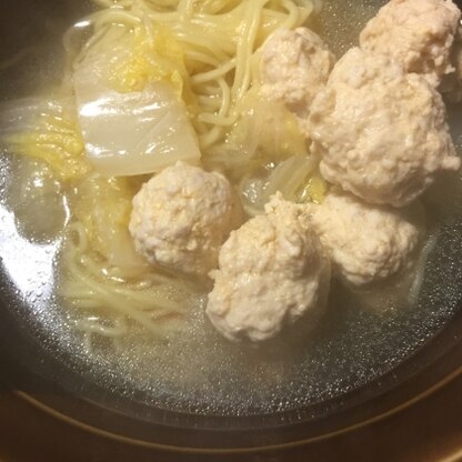 鶏肉団子鍋で作りました〜♪
鶏だしが美味しいですね(*´∀｀*)ﾉ
ごちそう様です！